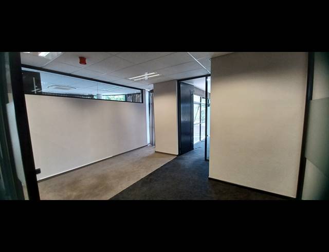 403M² OFFICE TO LET IN SANDHURST